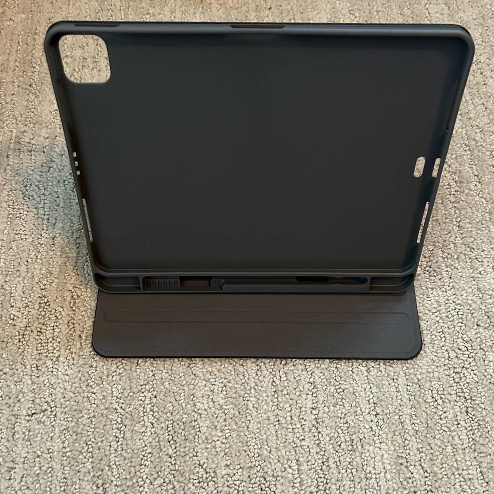 Heyday Black Folio Case for Apple 10.9” iPad Air & 11” iPad Pro Tablets. NIOB